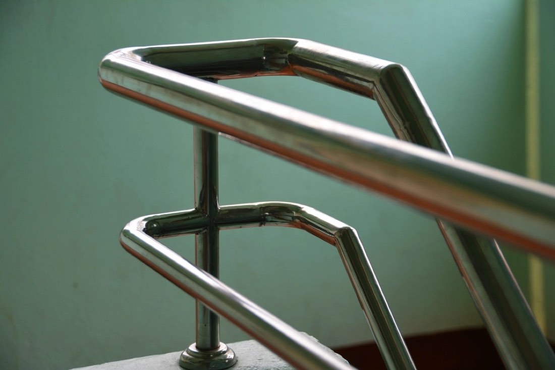 Stainless steel handrail with welded bends